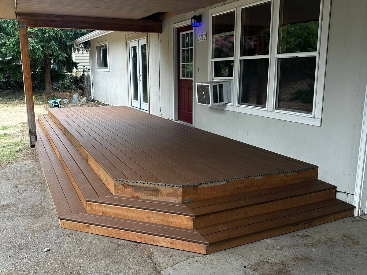 The finished deck with full width steps